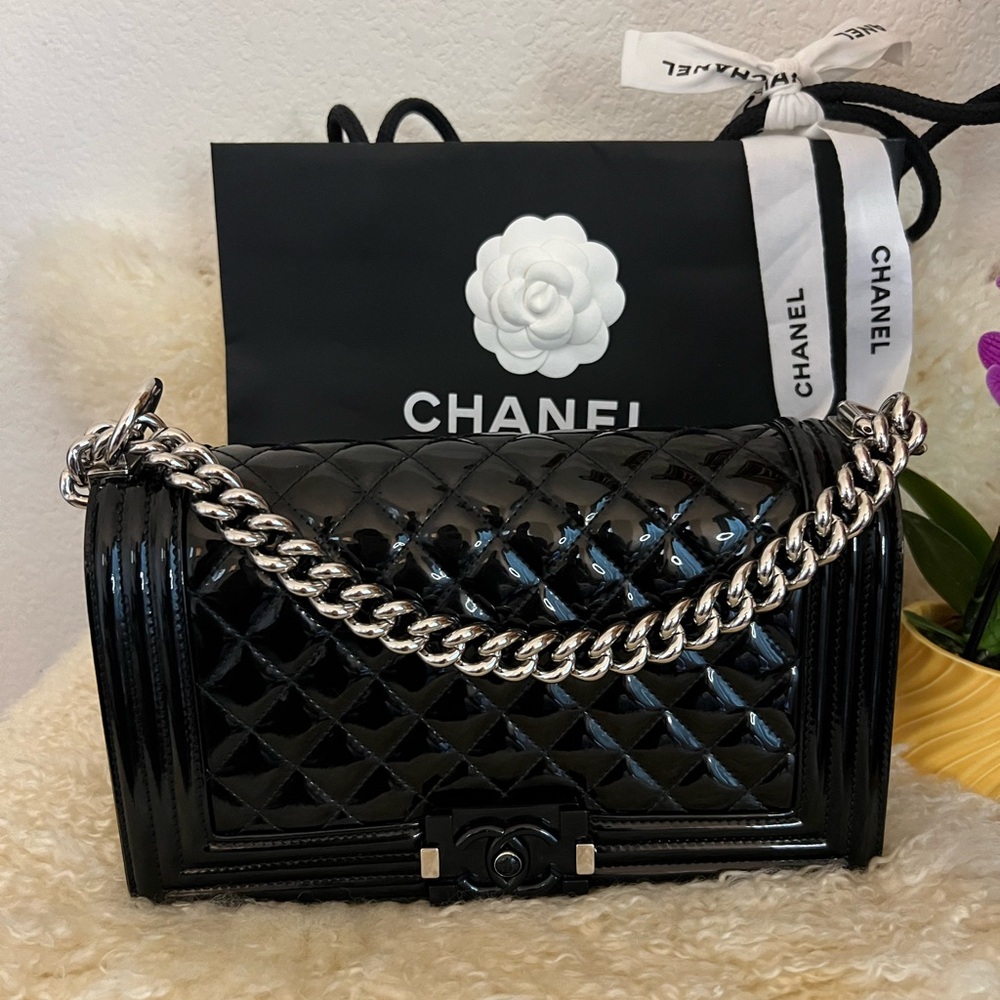 CHANEL Patent Calfskin Quilted New Medium
Plexiglass Boy Flap Black